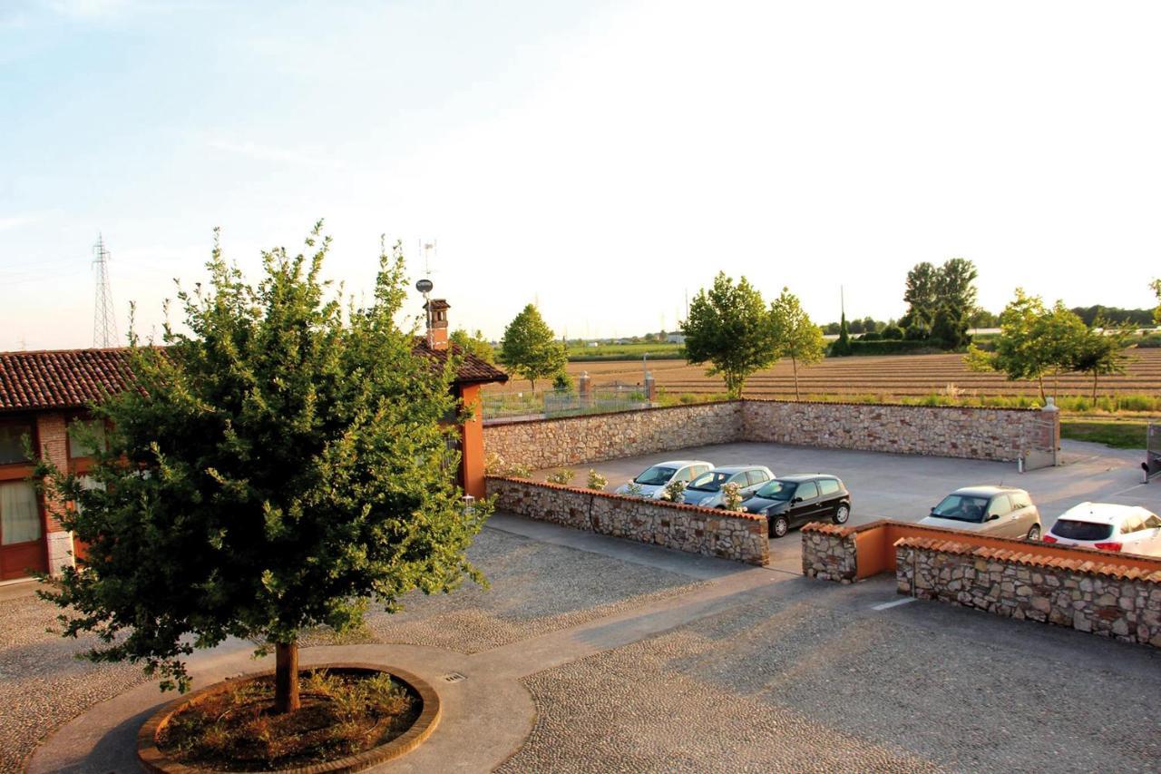 Bed and Breakfast Cascina Volta Брешия Экстерьер фото