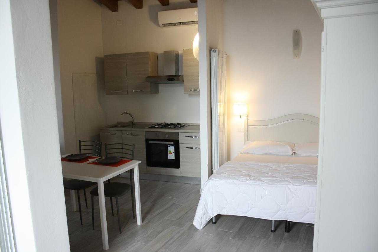 Bed and Breakfast Cascina Volta Брешия Экстерьер фото